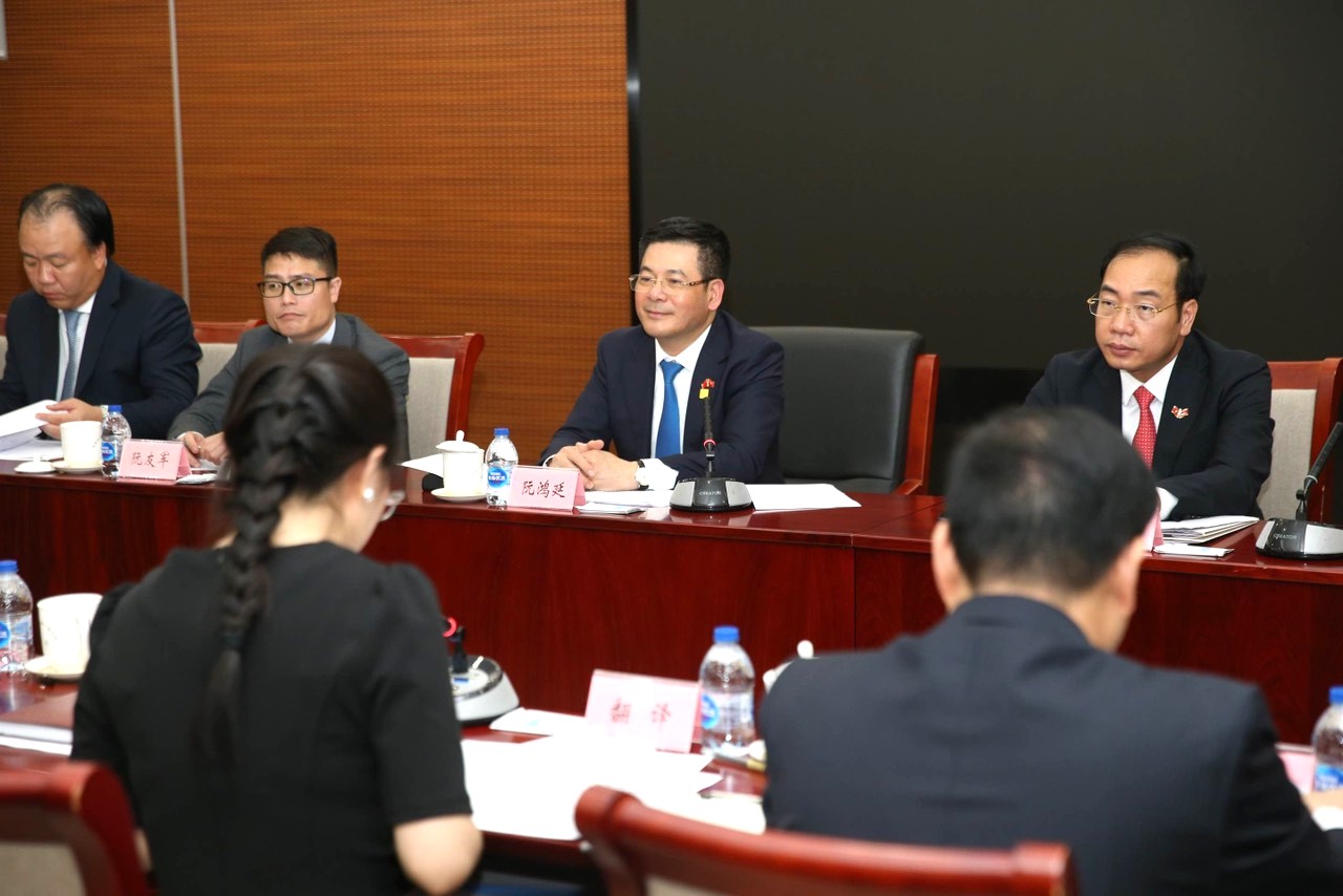 Bộ trưởng Nguyễn Hồng Diên hội đàm với Tổng cục trưởng Tổng cục Quản lý giám sát thị trường Trung Quốc